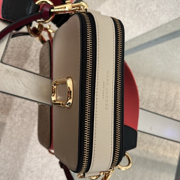 Marc Jacobs Snapshot Purse. - Picture 3 of 7